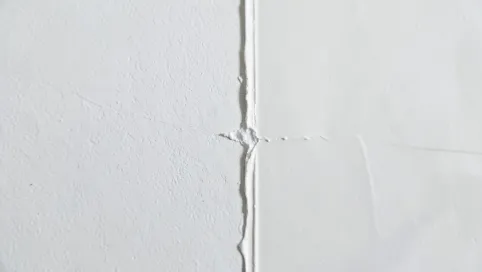 czy na płyty gipsowe kładzie się gładź