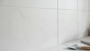 jak kłaść płytki gipsowe bez fugi