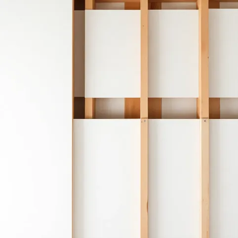 Montaż płyt gipsowych na ścianie drewnianej